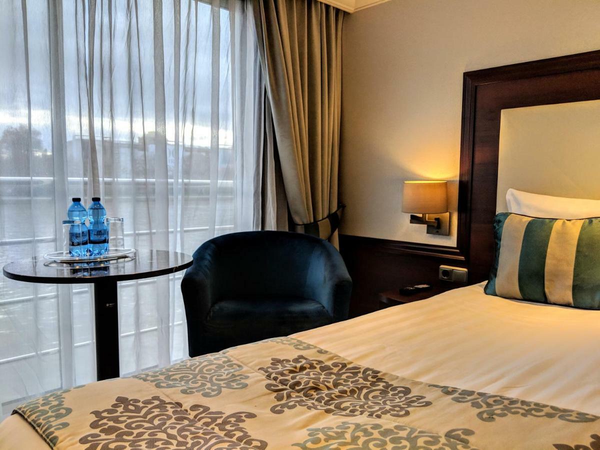 Select Ms Charles Dickens - Frankfurt Hotell Frankfurt am Main Exteriör bild